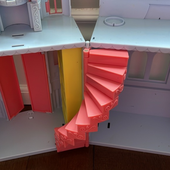 Mattel Foldable Caste - Picture 6 of 10